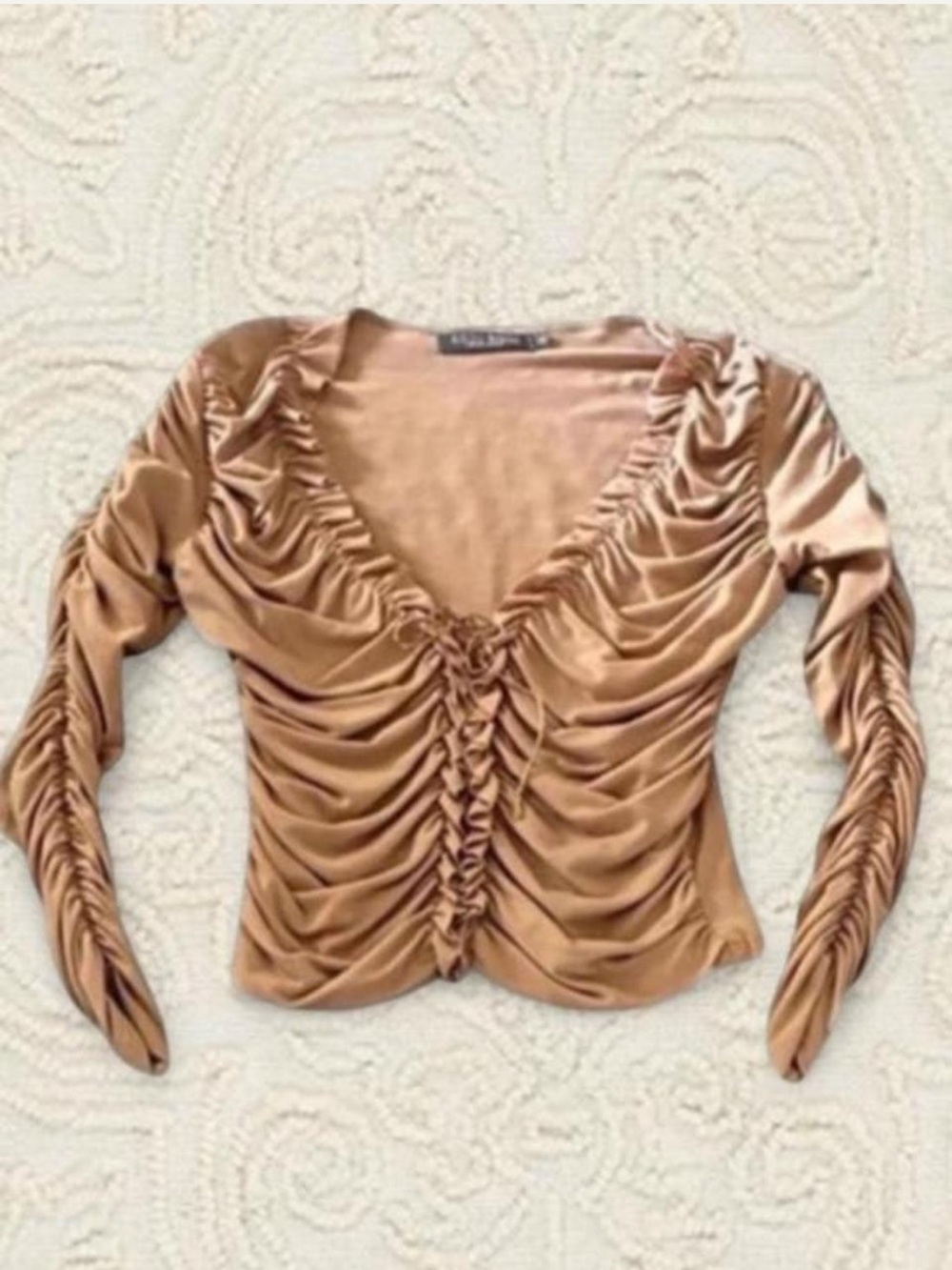 Vintage Y2K BISOU BISOU Tan
Long Sleeve Ruched Low V Front
Lace Up Top Small